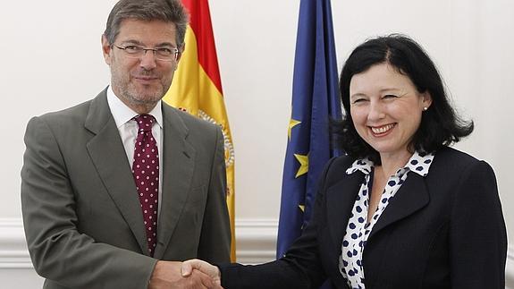 Rafael Catalá y Vera Jourová.