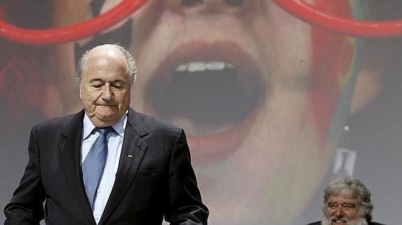 Joseph Blatter, a la izquierda de la imagen. 