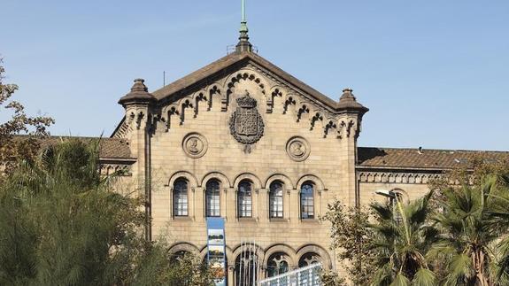 Fachada principal de la Universitat de Barcelona.