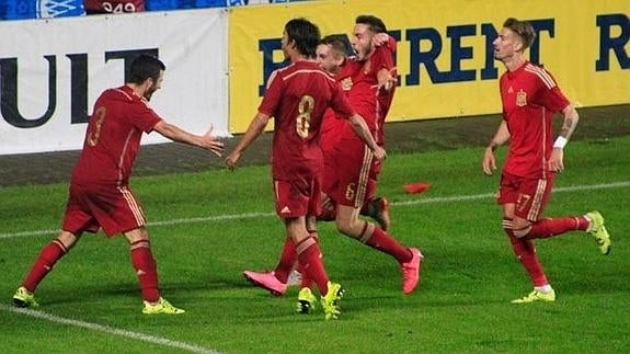 Los jugadores celebran uno de los tantos. 