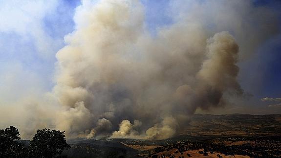 Cortina de humo durante enfrentamientos entre el Ejército turco y el PKK.