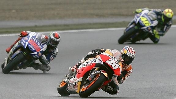 Lorenzo (i) y Rossi (d), durante una carrera. 
