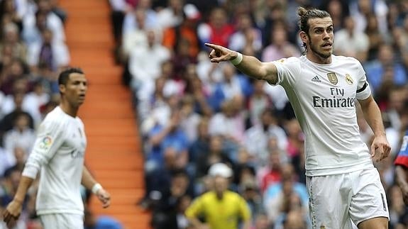 Bale (d), durante su último partido de Liga. 