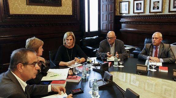 Reunión de la Mesa de la Diputación del Parlament de Cataluña.