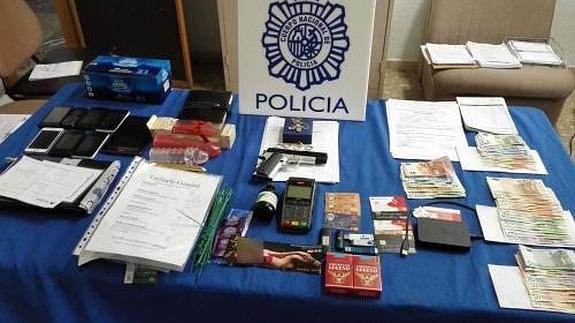 Material incautado por la Policía durante la operación.