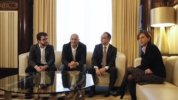 Forcadell, durante su reunión con los representantes de Junts pel Sí. 