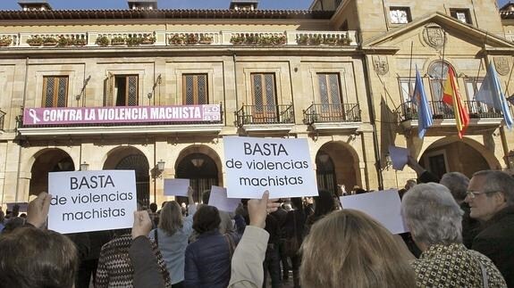 Concentración contra la violencia machista en Oviedo.