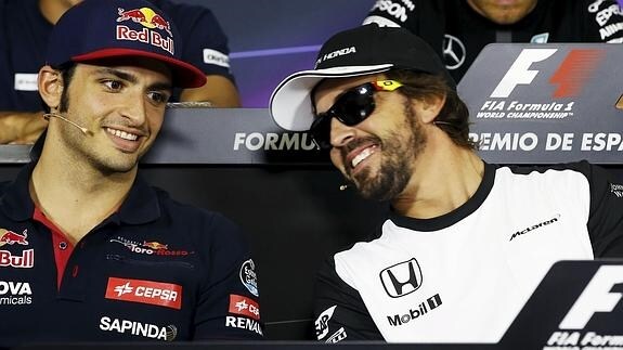 Sainz (i) y Alonso, en una rueda de prensa. 