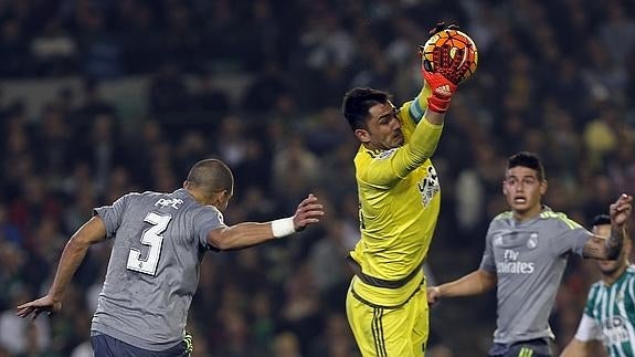 Adán, durante el partido ante el Real Madrid. 