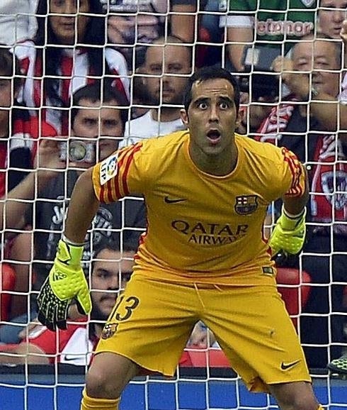 Bravo, en un partido con el Barça. 