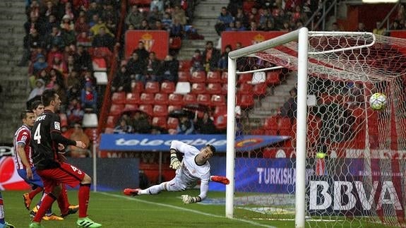 Iván Cuéllar encaja el primer gol del Athletic. 