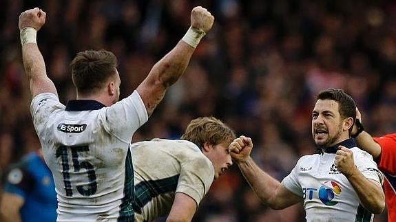 Los escoceses celebran su triunfo ante Francia. 