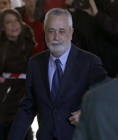 El expresidente andaluz José Antonio Griñán, a su llegada hoy a los juzgados de Sevilla. 