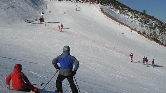 La estación de Valdezcaray se mantiene con mucha nieve