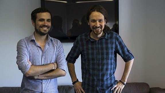 Alberto Garzón y Pablo Iglesias.