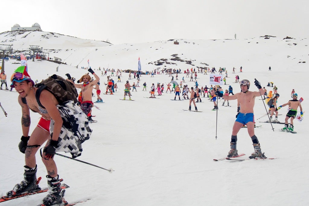 El descenso en bañador es uno de los eventos más afamados de Sierra Nevada