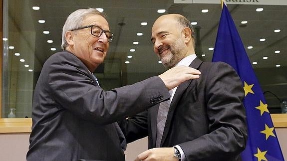 El presidente de la Comisión Europea, Jean-Claude Juncker (i).