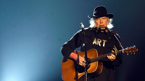 Neil Young, en plena actuación. 