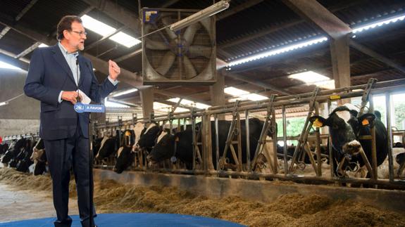 Rajoy, durante su visita a San Martín de Podes. 