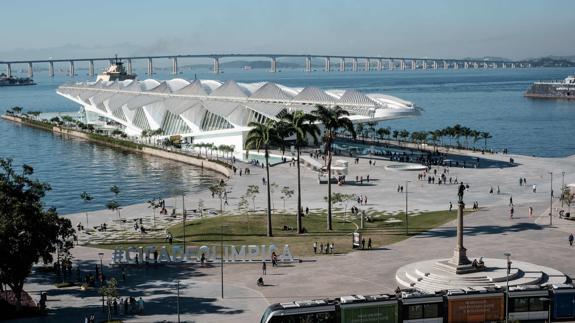 El tren ligero en una de las zonas de Río de Janeiro. 