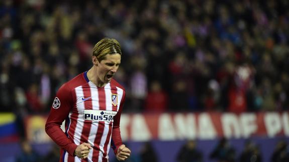 Fernando Torres celebrando un gol.