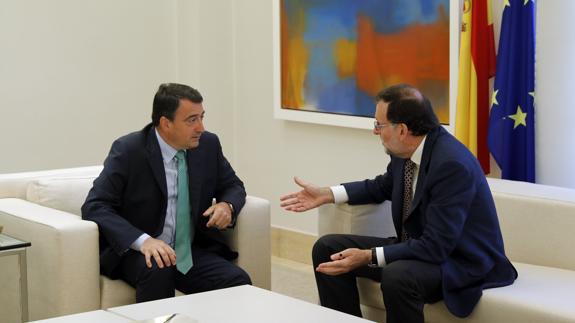 Aitor Esteban y Mariano Rajoy.