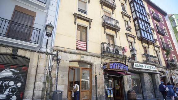 Edificio donde han aparecido los cadáveres. 