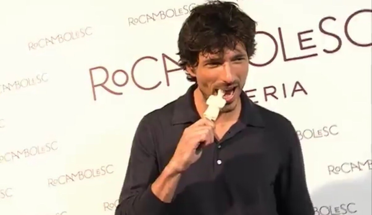 Velencoso durante la presentación de su helado. 
