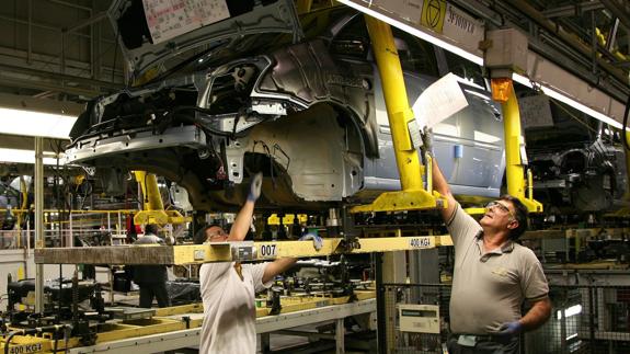 Cadena de montaje de una factoría automovilística. 