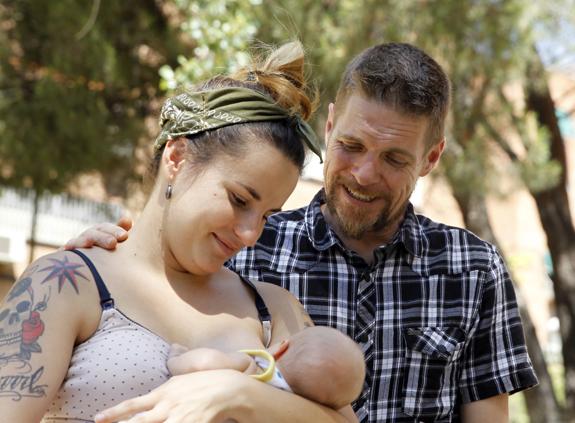 Ignacio Javierre y María Hernández, padres del recién nacido al que quieren llamar Lobo.