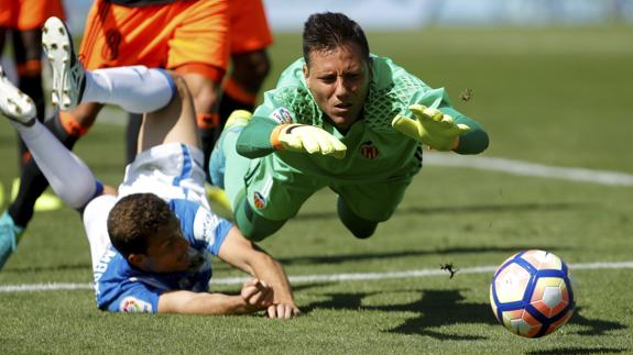 Diego Alves, durante el Leganés-Valencia. 