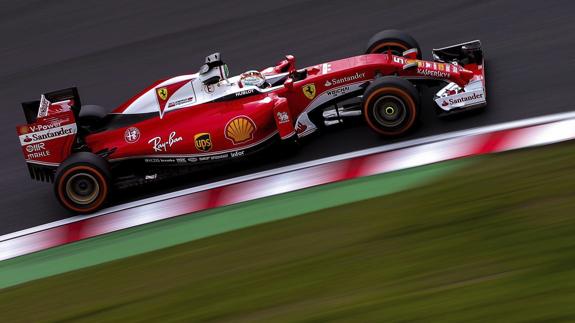 Vettel pilota en Japón. 