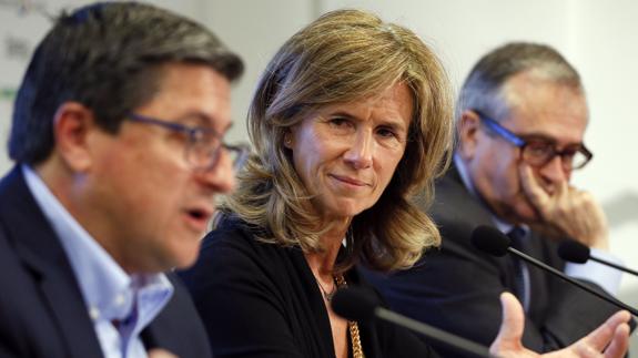 Cristina Garmendia (c), en el acto de presentación del estudio 'El valor de la innovación conjunta'.