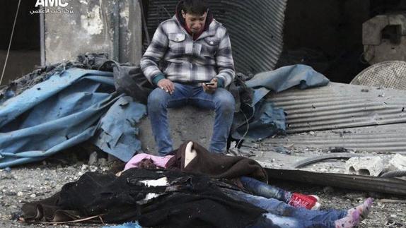 Cadáveres en las calles de Alepo.