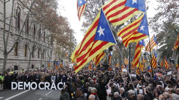 Varios independentistas durante una manifestación.