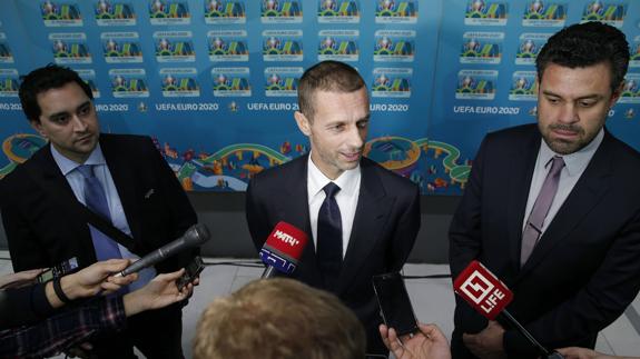 Aleksander Čeferin, presidente de la UEFA, atiende a la prensa. 