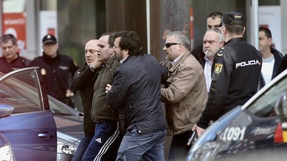 Detienen al autor de un atraco en un banco de Gijón.