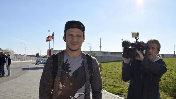 Zozulya, en una de sus visitas a la CIudad deportiva del Rayo. 