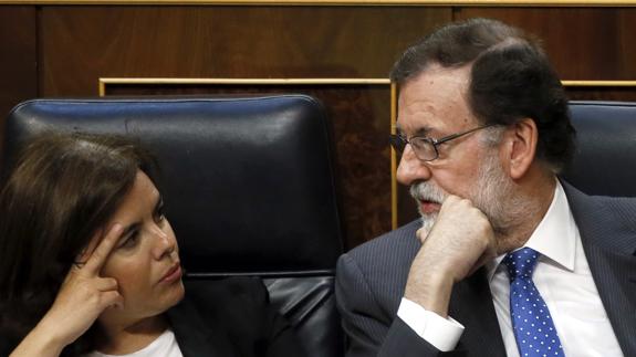 Soraya Sáenz de Santamaría y Mariano Rajoy.