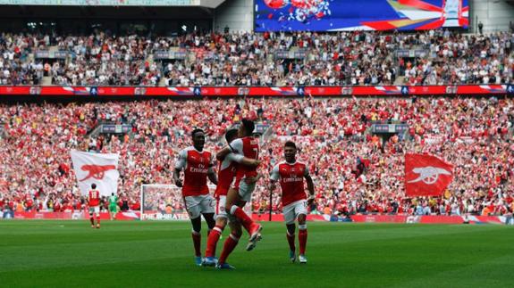 El Arsenal celebra el primer gol del partido. 