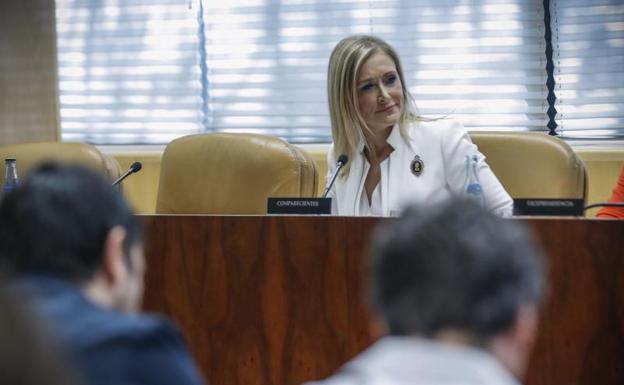 Cifuentes, en la comisión de investigación por corrupción en la Asamblea de Madrid. 