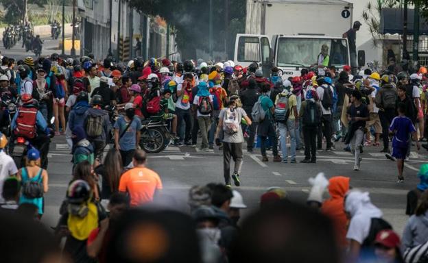 Cientos de personas en una nueva manifestación en Caracas.