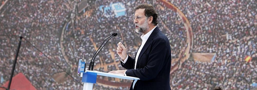 Rajoy en un mitin con la plaza de toros llena. 