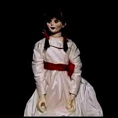La terrorífica muñeca Anabelle cobra vida en una cámara oculta