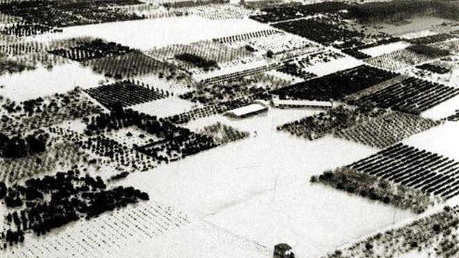EL DESASTRE Imagen área de las graves consecuencias de la pantanada de Tous de 1982. :: José penalba