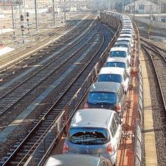 Coches fabricados en Renault Valladolid exportados en tren.