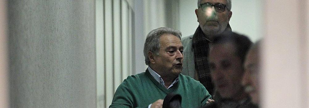 El expresidente de la Diputación, Alfonso Rus, a su salida esta medionoche de la Ciudad de la Justicia tras prestar declaración ante el juez. 