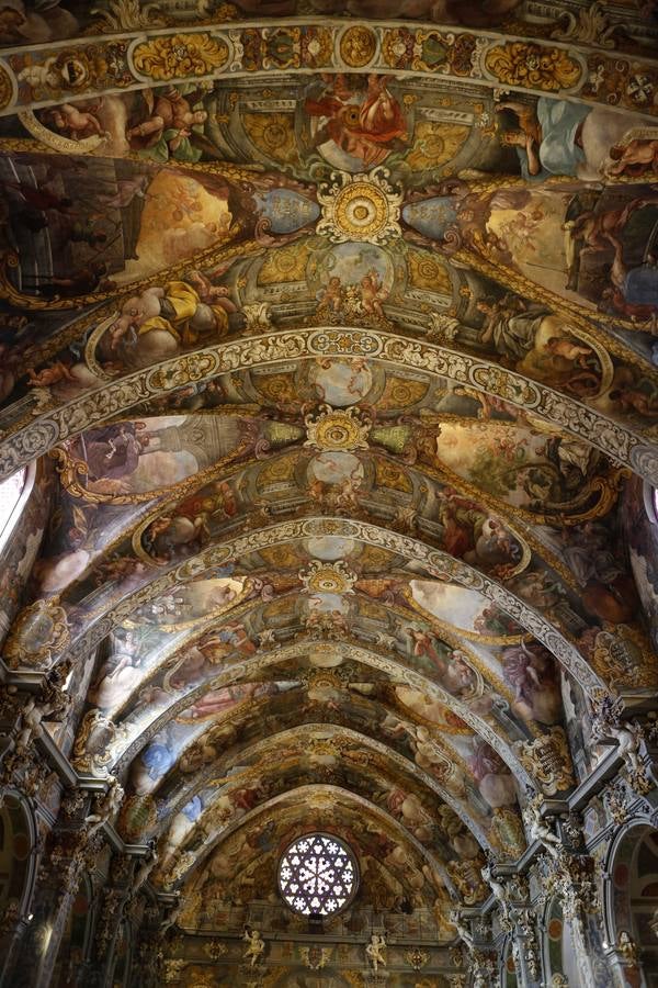 Parte de los frescos restaurados en la iglesia de San Nicolás.