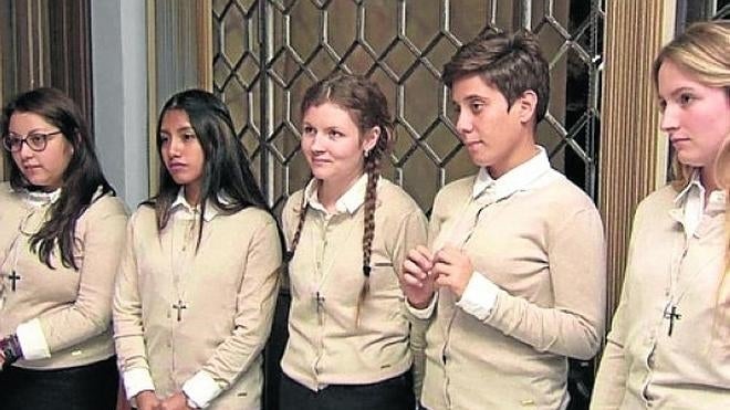 Las cinco participantes. :: cuatro