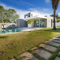 Villa de lujo, ejemplo de inversión a cambio de 'Golden Visa'. :: lp